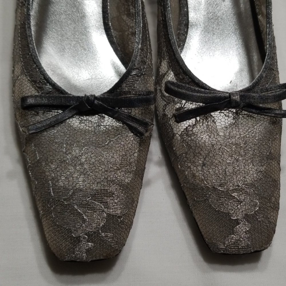 Stuart Weitzman Silver lace pumps - Picture 2 of 7